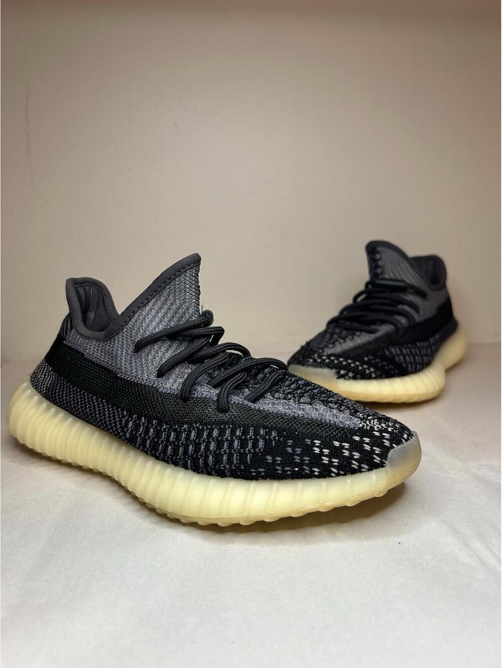 Size 5.5 - adidas Yeezy Boost 350 V2 Low Carbon